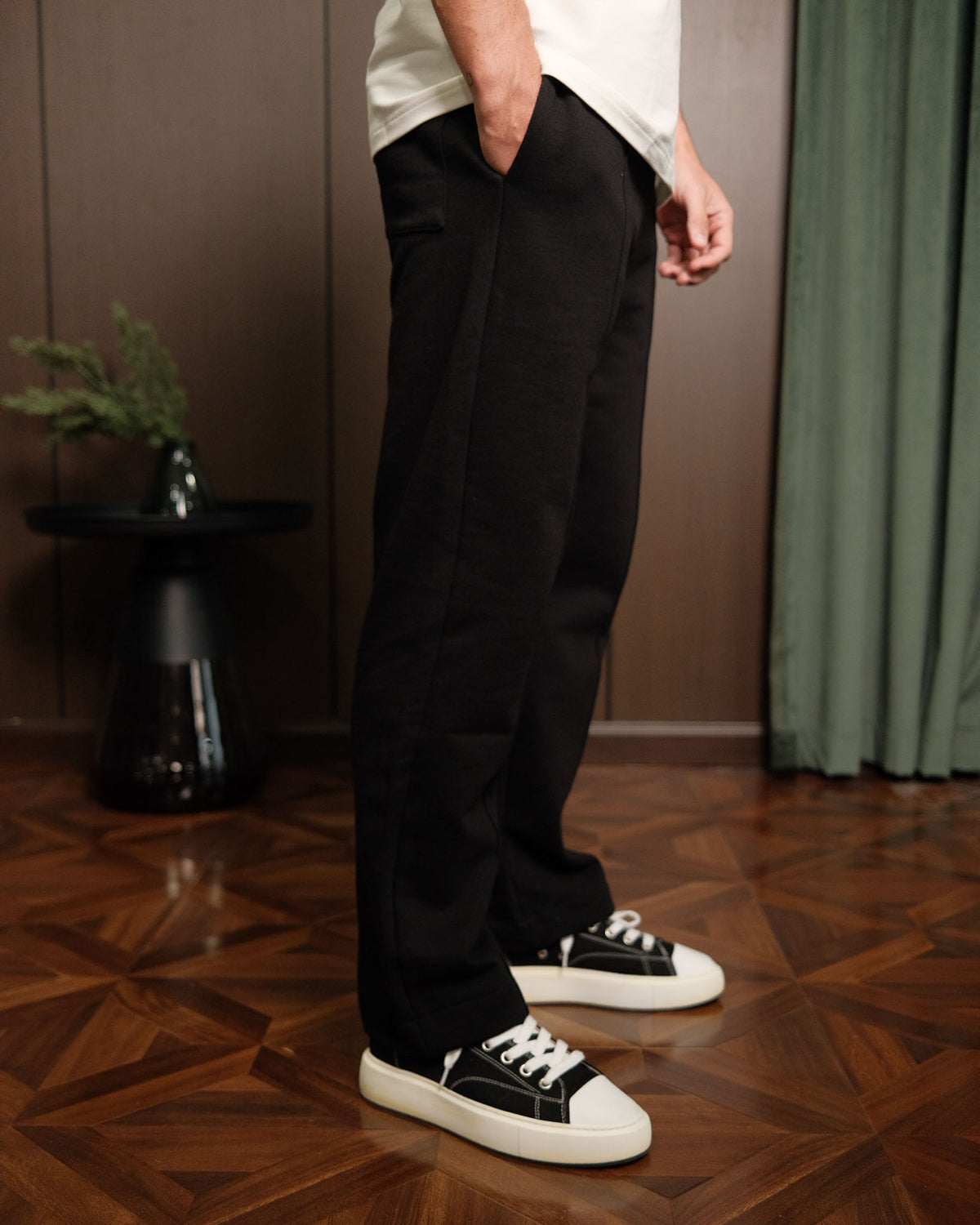 Relaxed Fit Sweatpant- Black